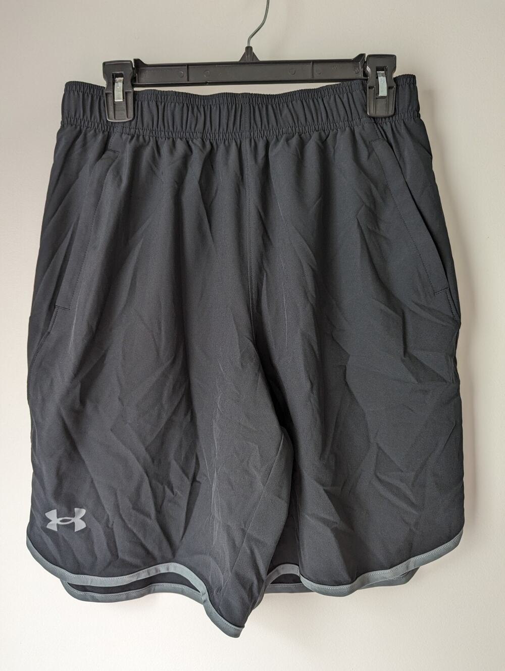 Under Armour Women's Medium Black Athletic Shorts Pockets Beach Walking Casual